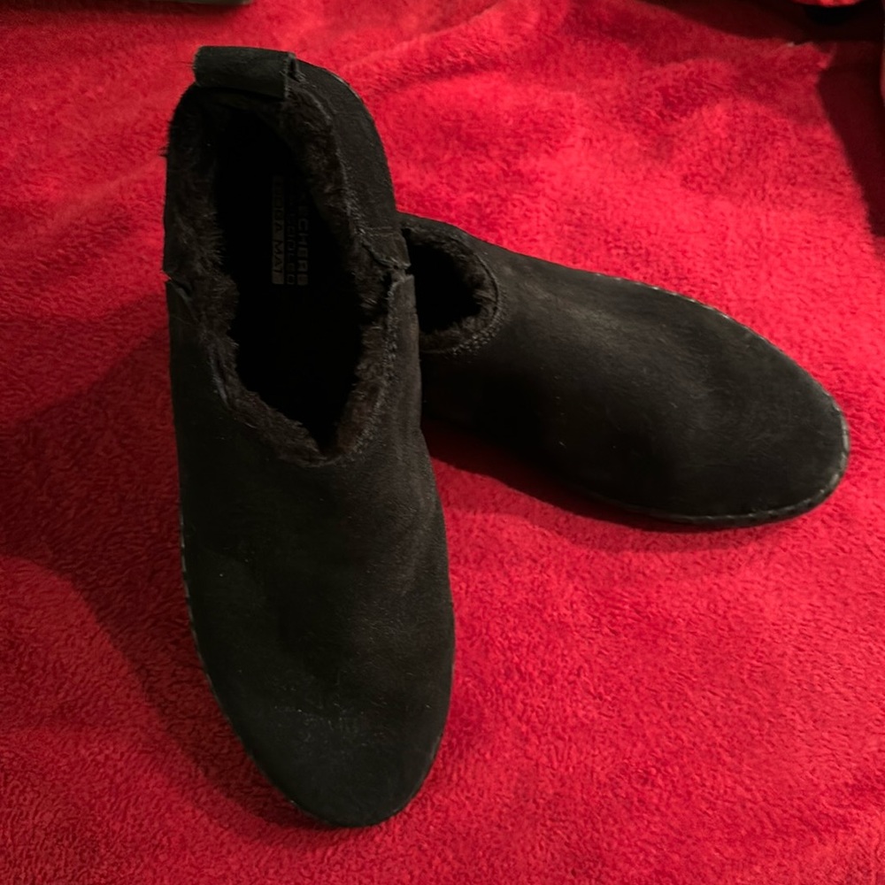 Adorable Skechers Air-Cooled yoga mat low fleece lined booties